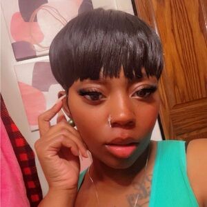 Meet your Posher, Renisha